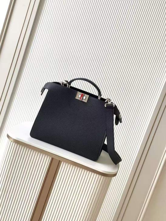 Picture of Fendi Handbags _SKUfw239246040fw